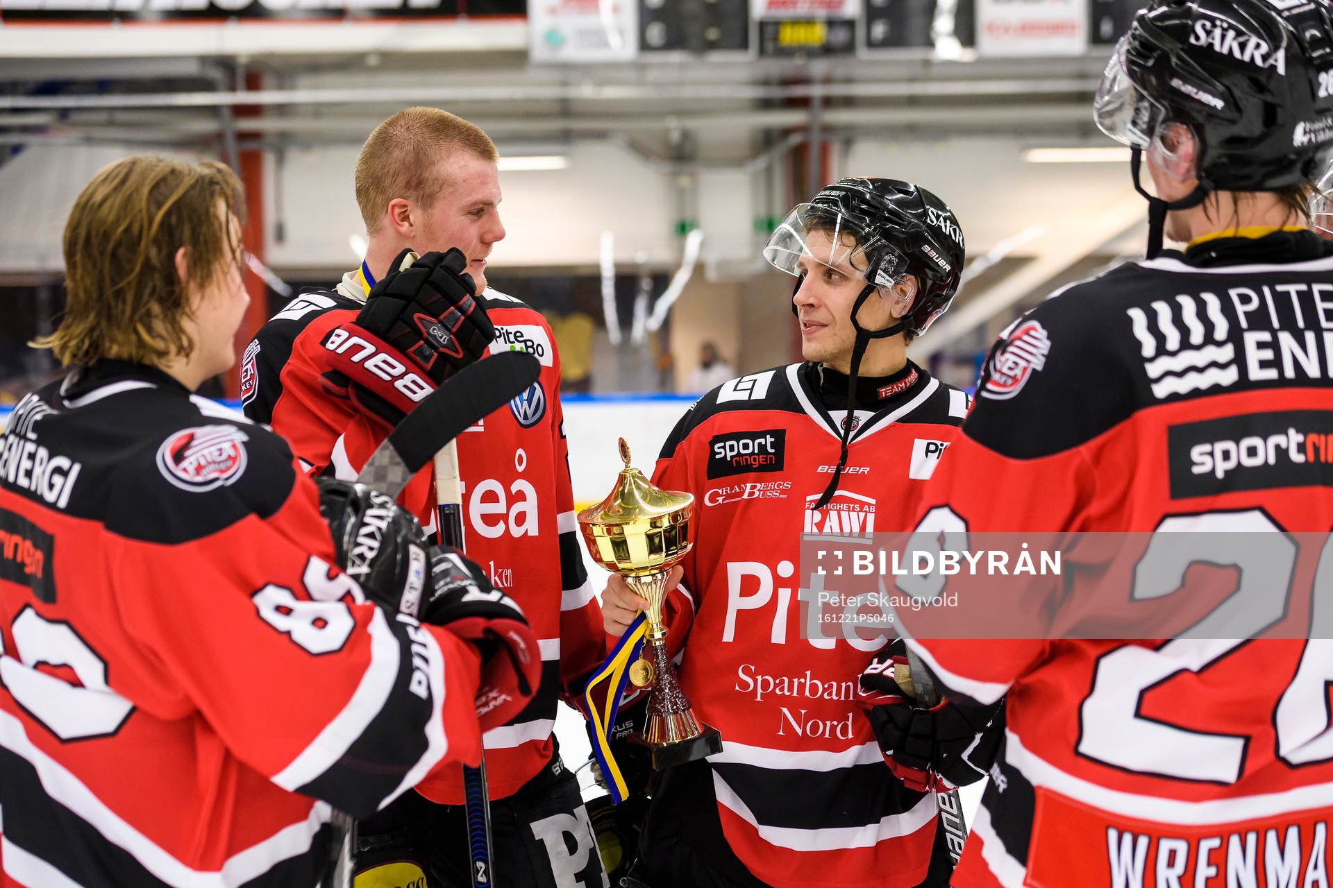 Piteås Magnus Isaksson med segerpokalen