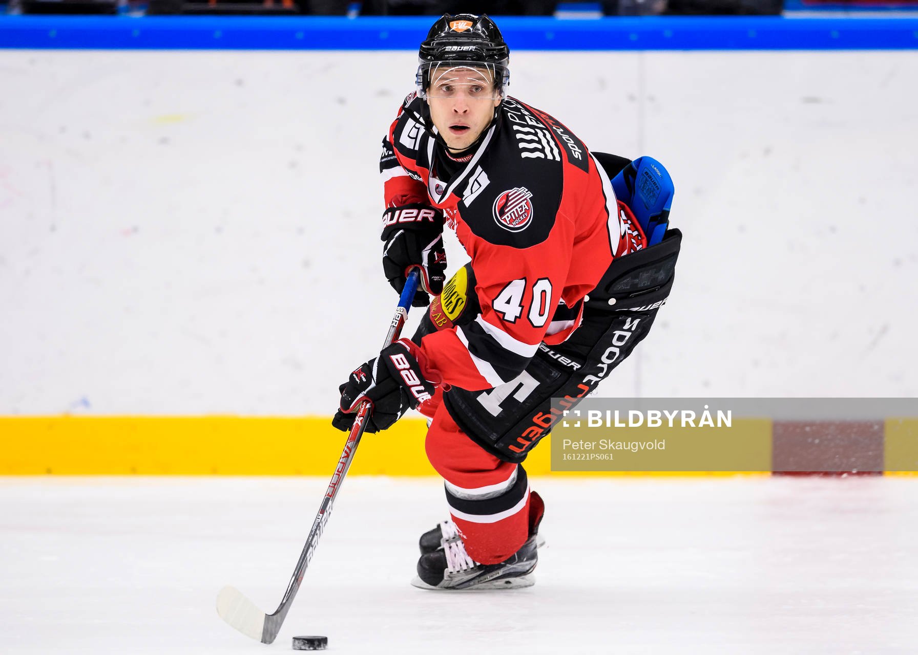 Piteås Magnus Isaksson med pucken