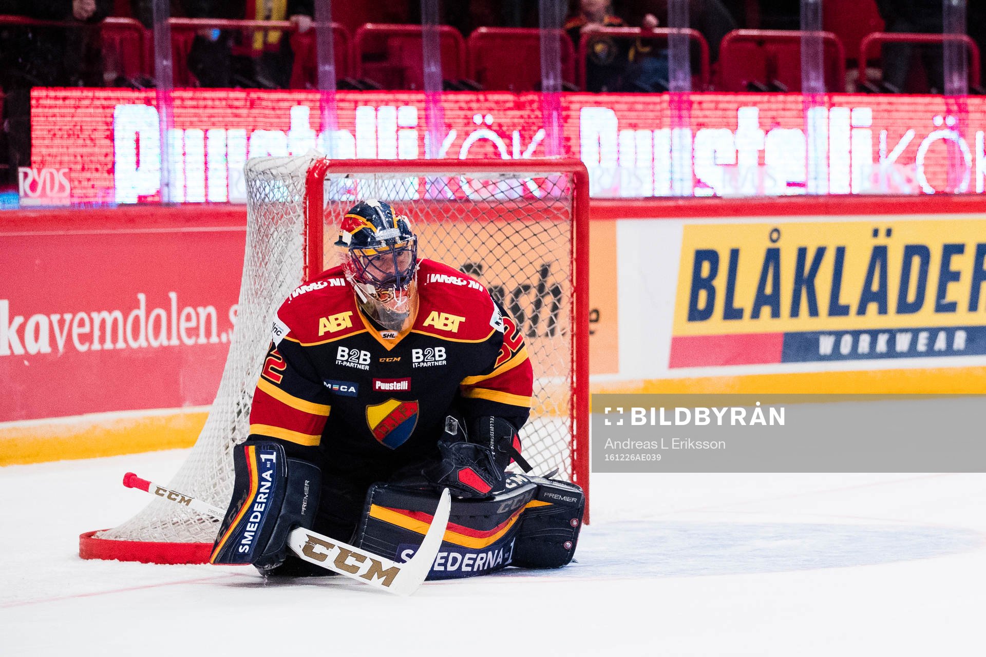 Djurgårdens målvakt Mikael Tellqvist ser deppig ut