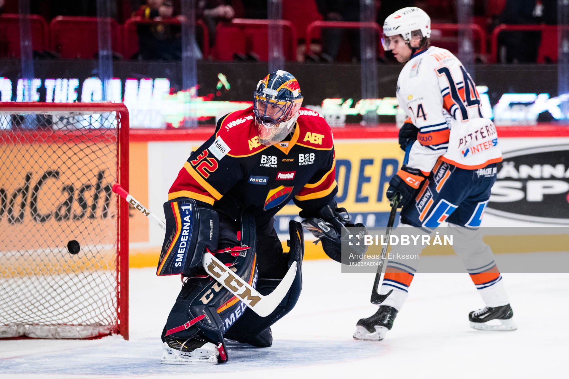 Djurgårdens målvakt Mikael Tellqvist släpper in en