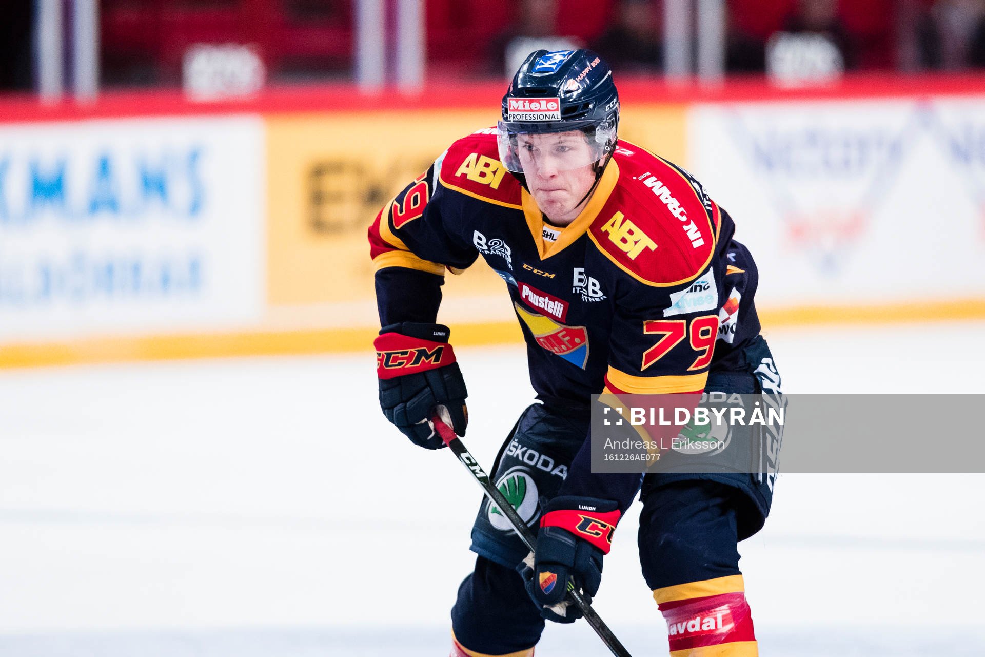 Djurgårdens Patrik Lundh med pucken