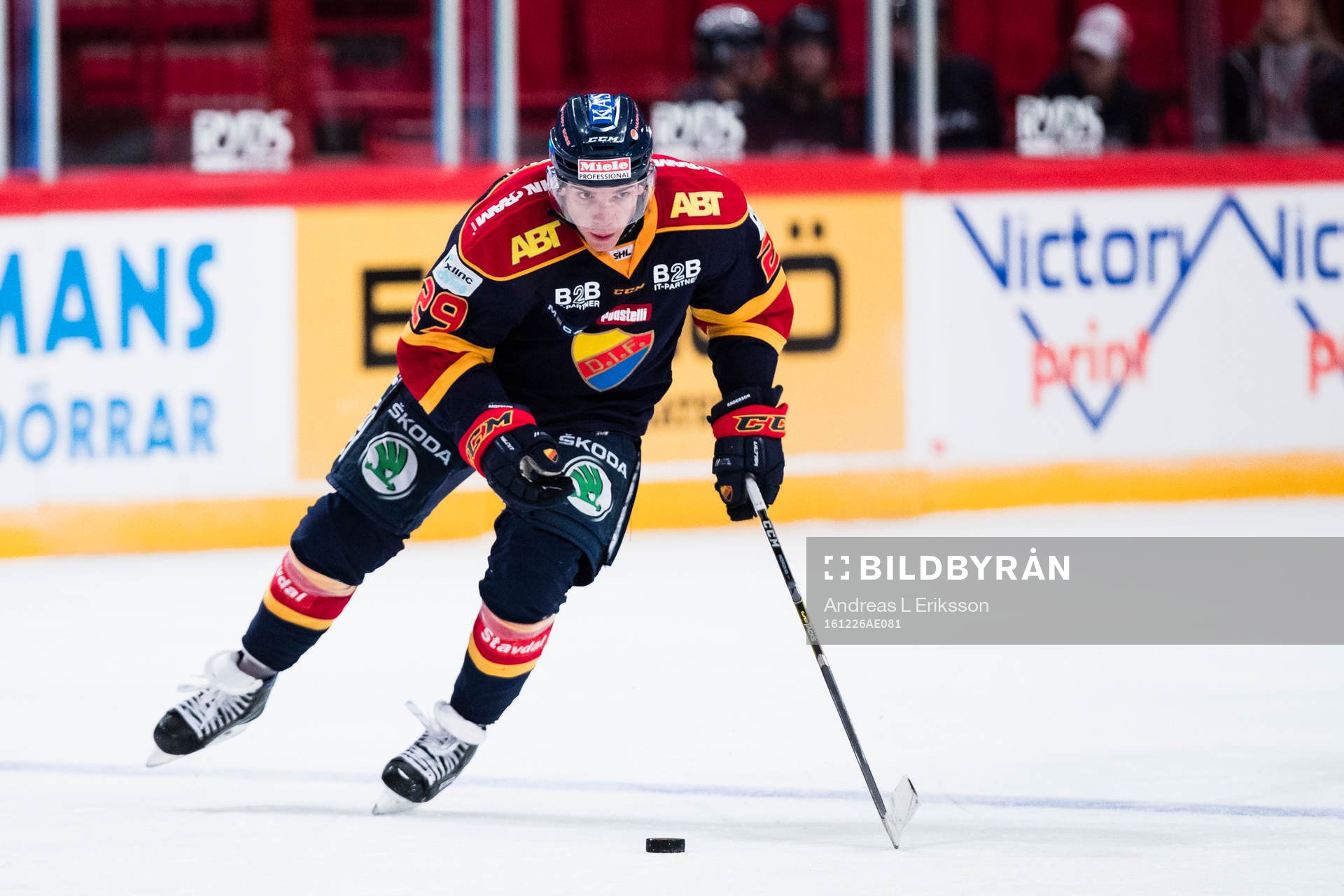 Djurgårdens Matt Anderson med pucken
