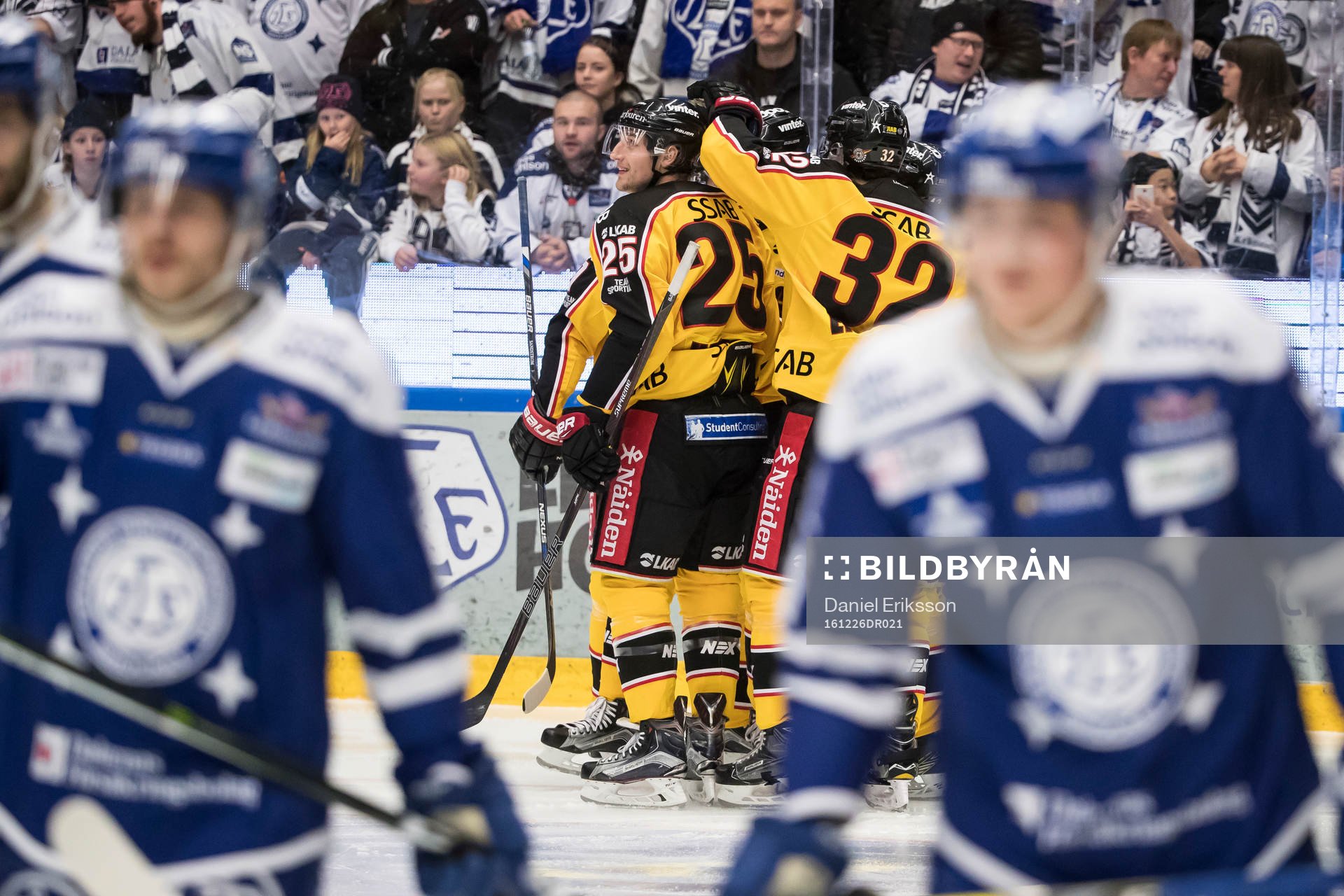 Luleås Anton Hedman Oscar Engsund jublar