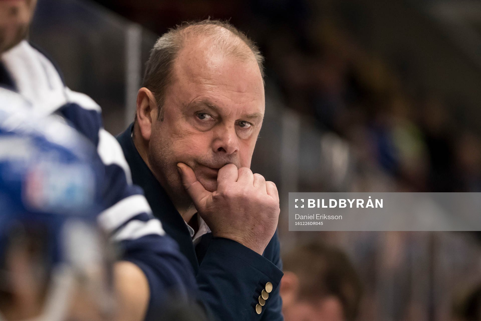 Leksands tränare Per-Erik Johnsson  i ishockeymatchen i