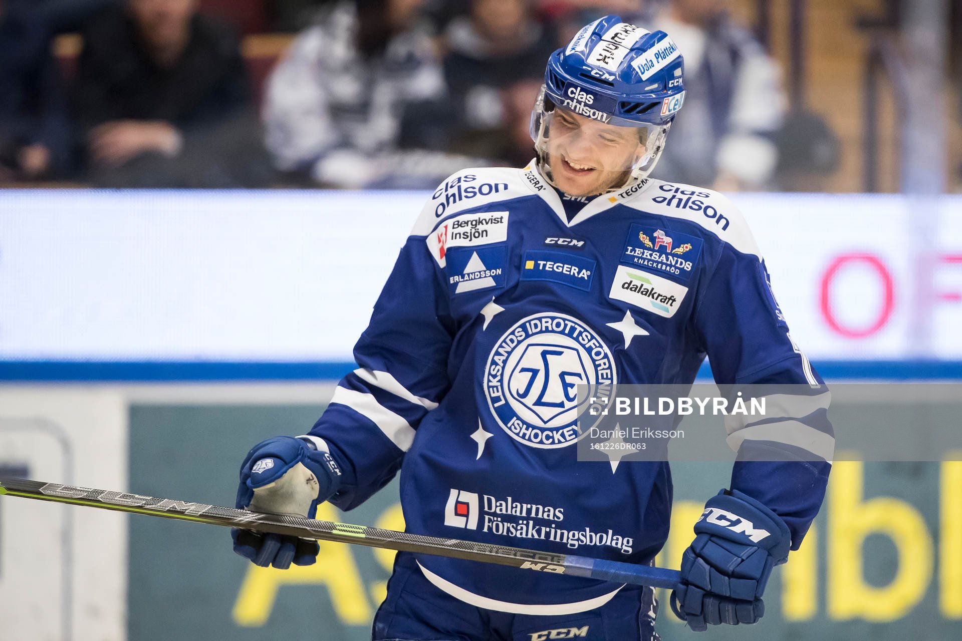 Leksands Johan Olofsson  i ishockeymatchen i SHL mellan