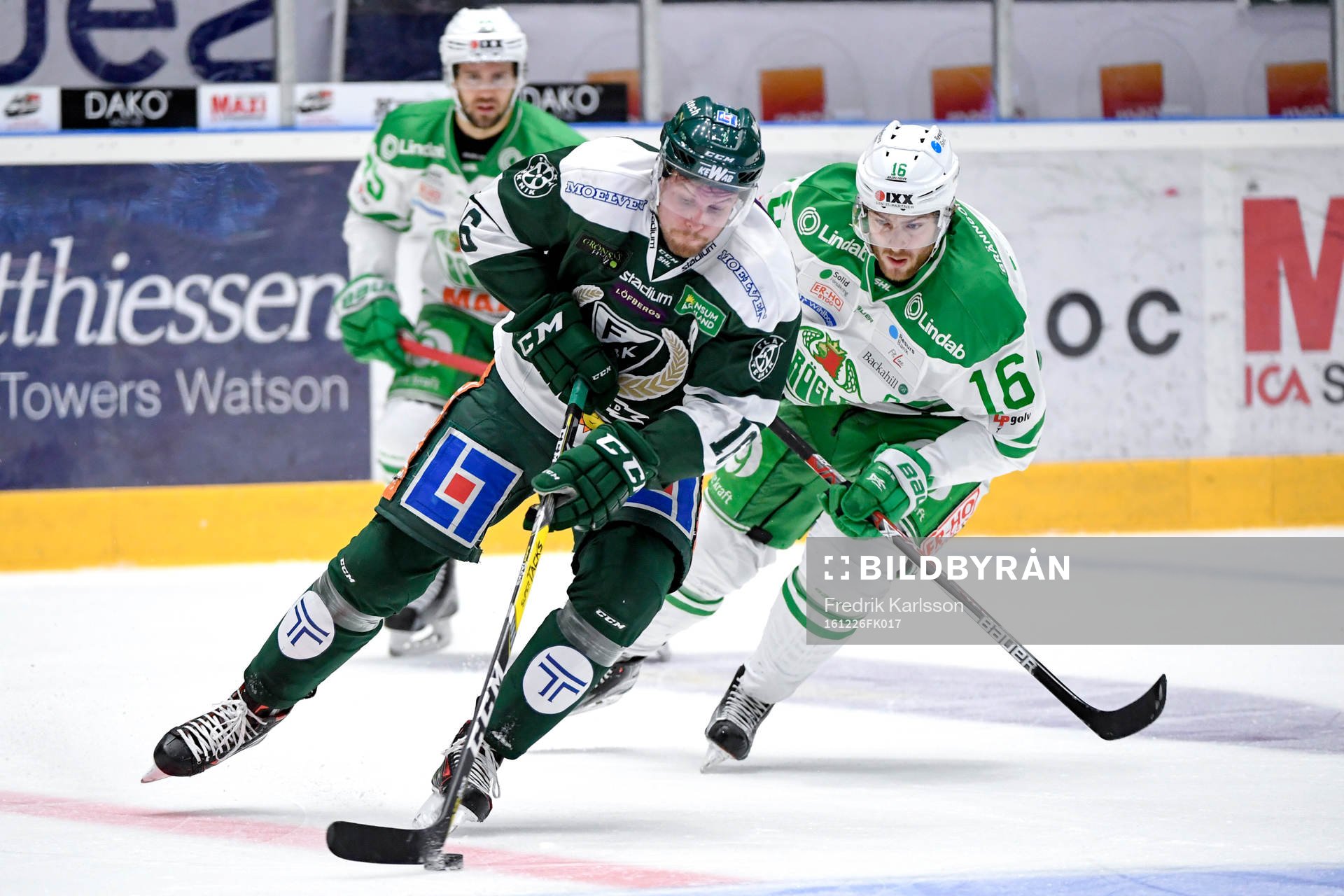 Färjestads Alexander Johansson och Rögles Christopher