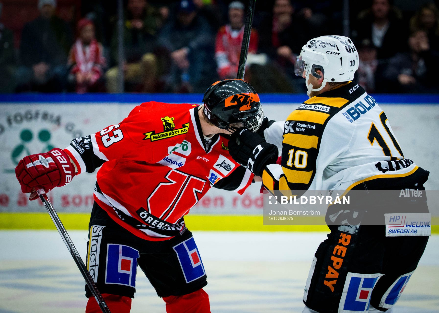 Skellefteås Joakim Lindström räcker Örebros Bobbo