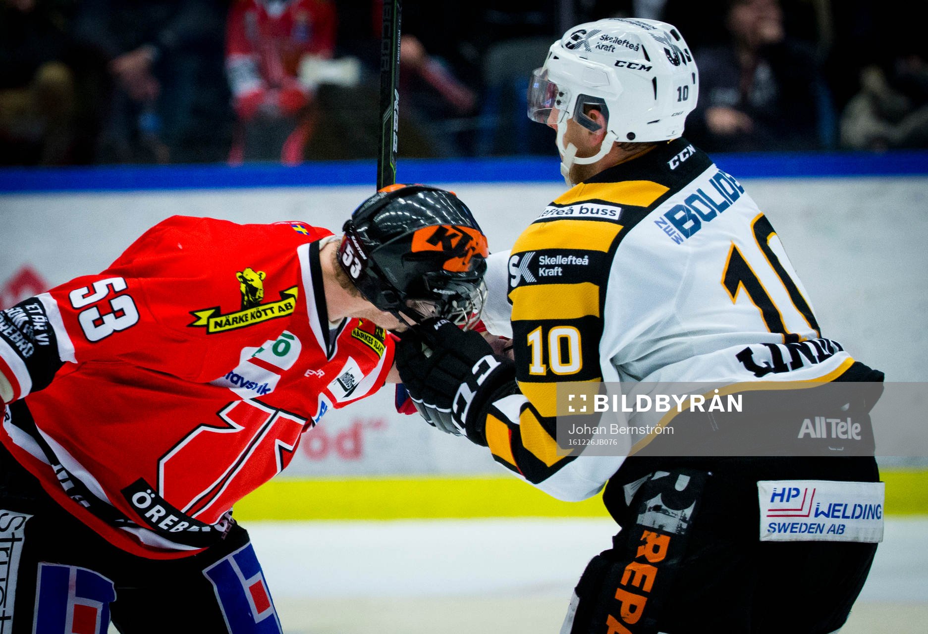 Skellefteås Joakim Lindström räcker Örebros Bobbo