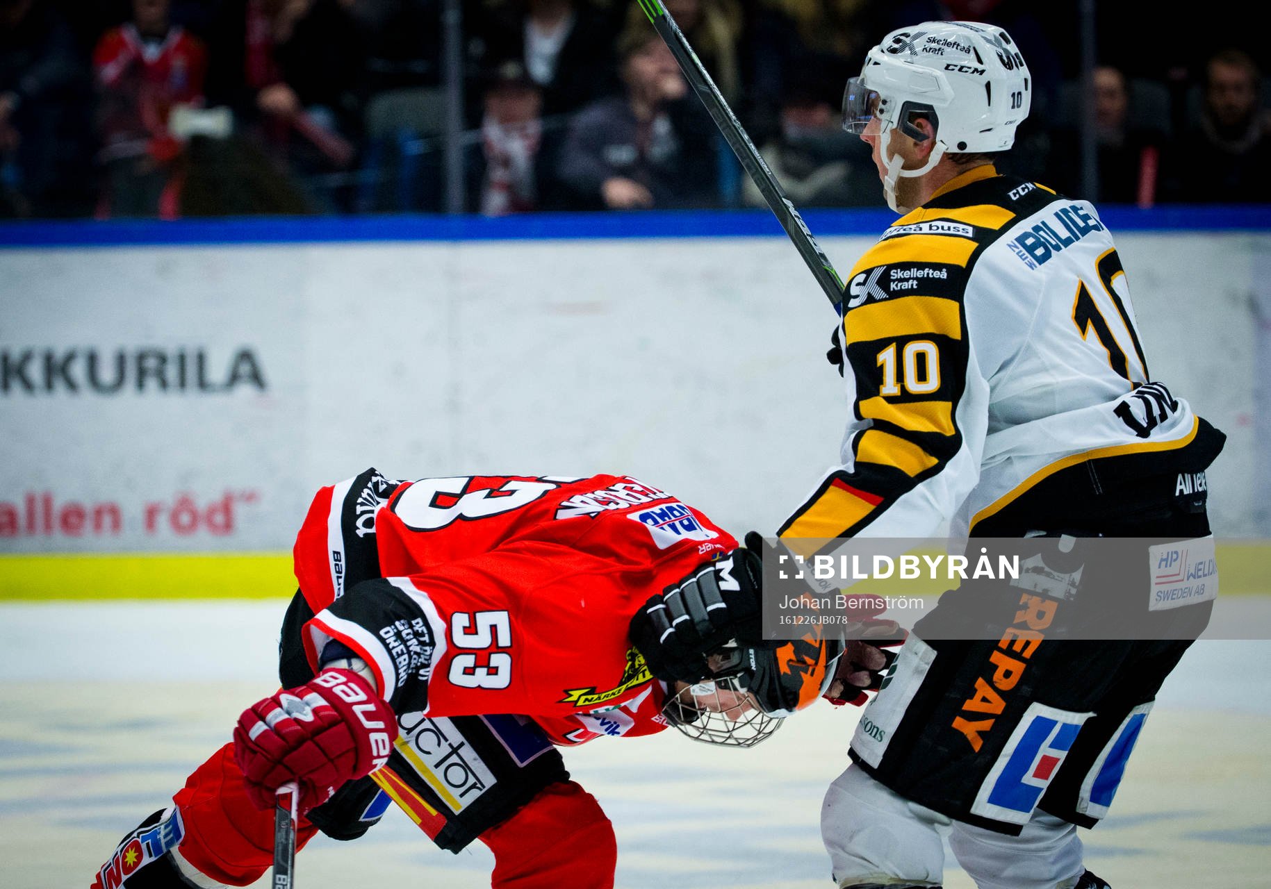 Skellefteås Joakim Lindström räcker Örebros Bobbo