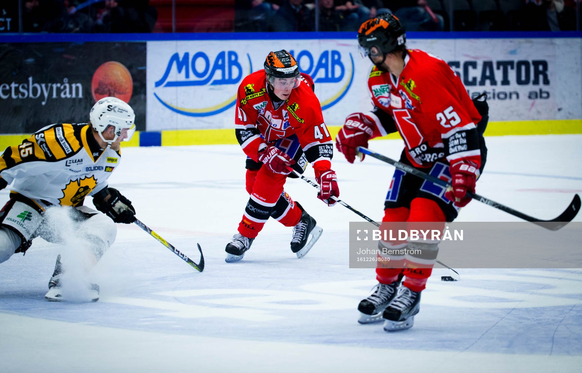 Skellefteås Oscar Möller och Örebros Joel Mustonen
