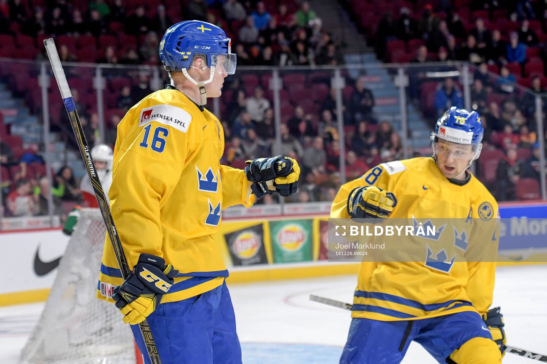 Sveriges Carl Grundström och Rasmus Asplund jublar