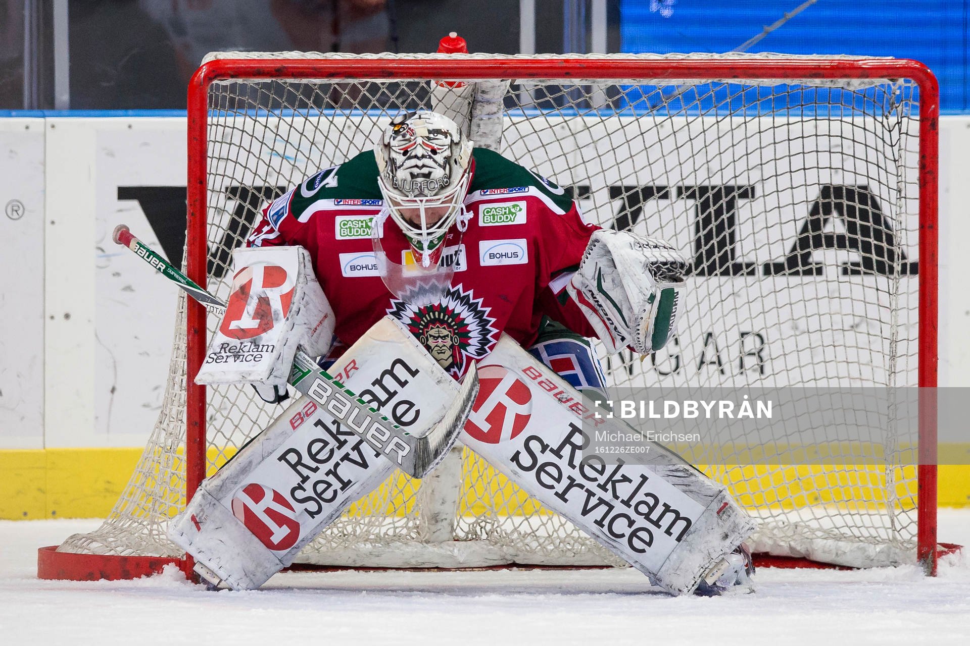 Frölundas målvakt Johan Gustafsson jublar