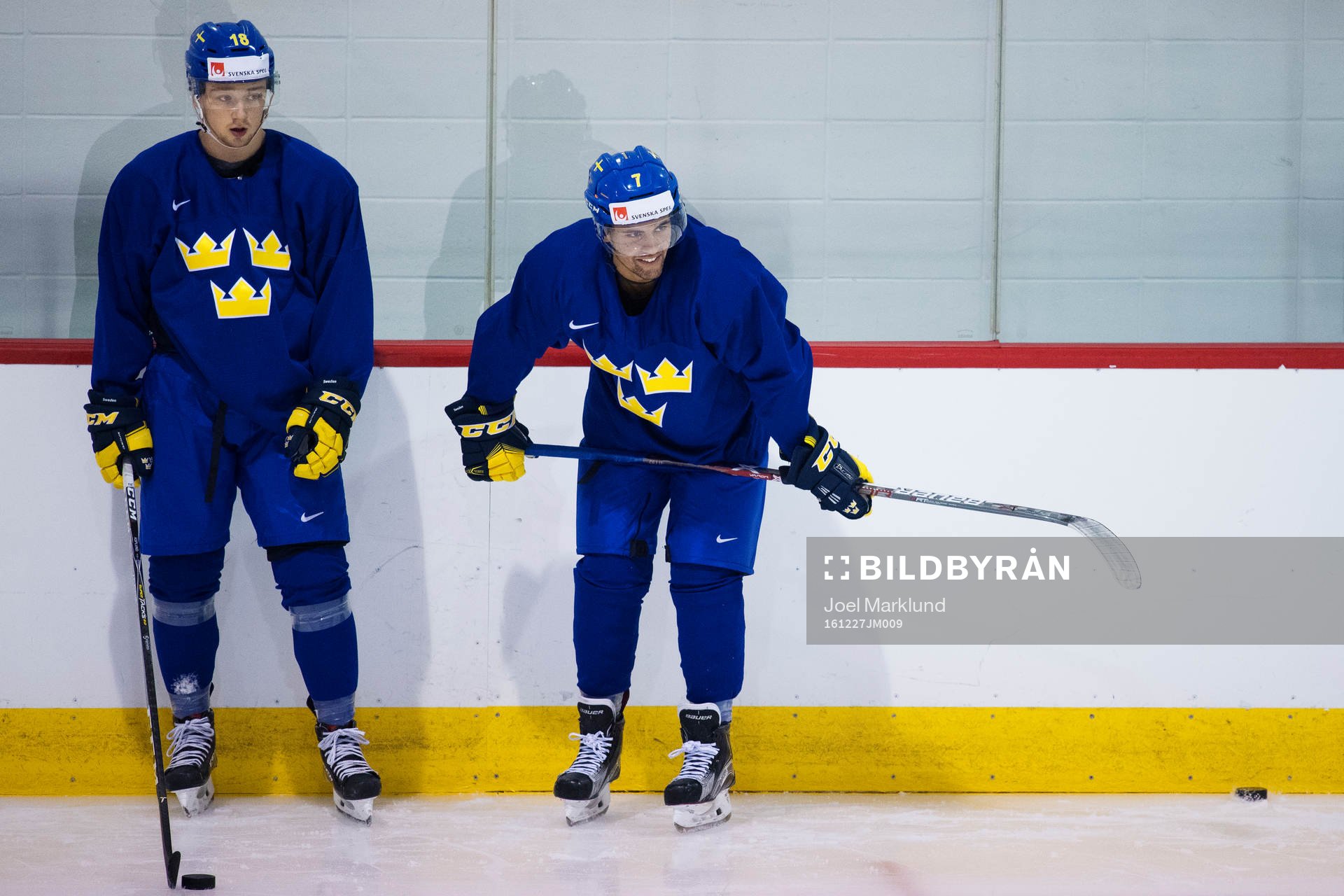 Rasmus Asplund och Oliver Kylington på Sveriges