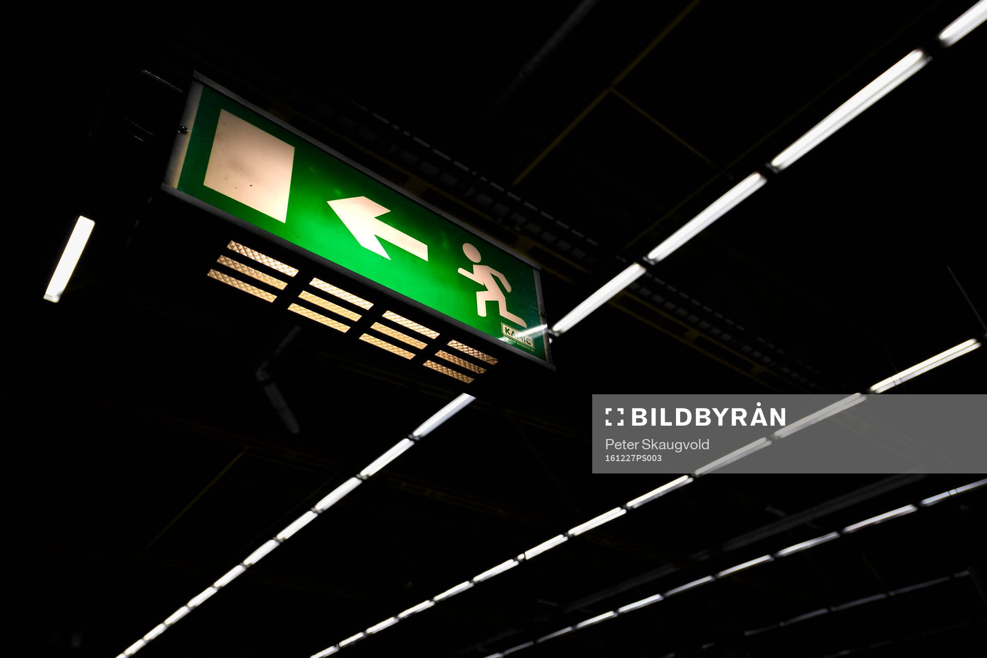 En generell bild på en nödutgångs skylt