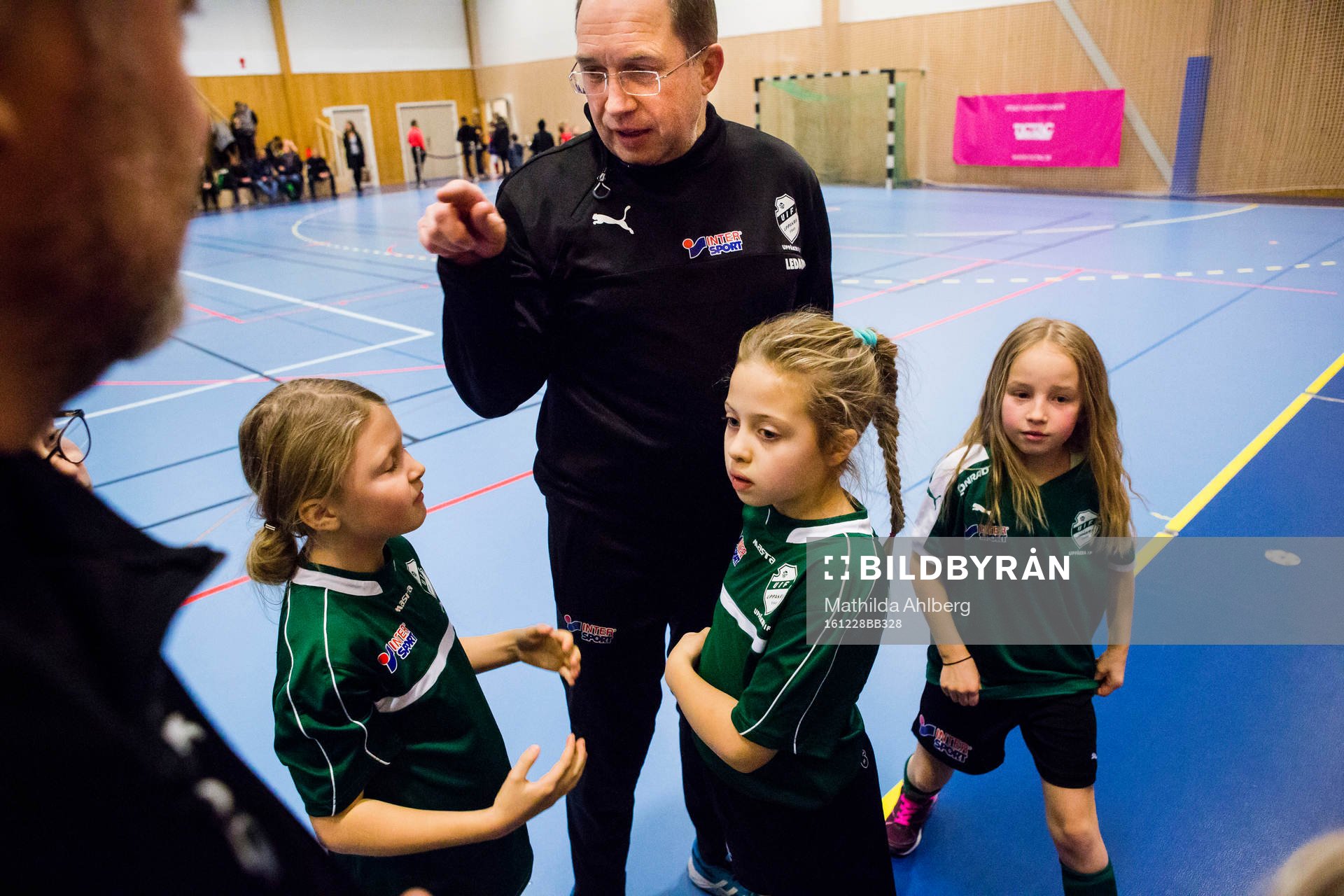 Uppåkras ungdomsledare instruerar sina spelare