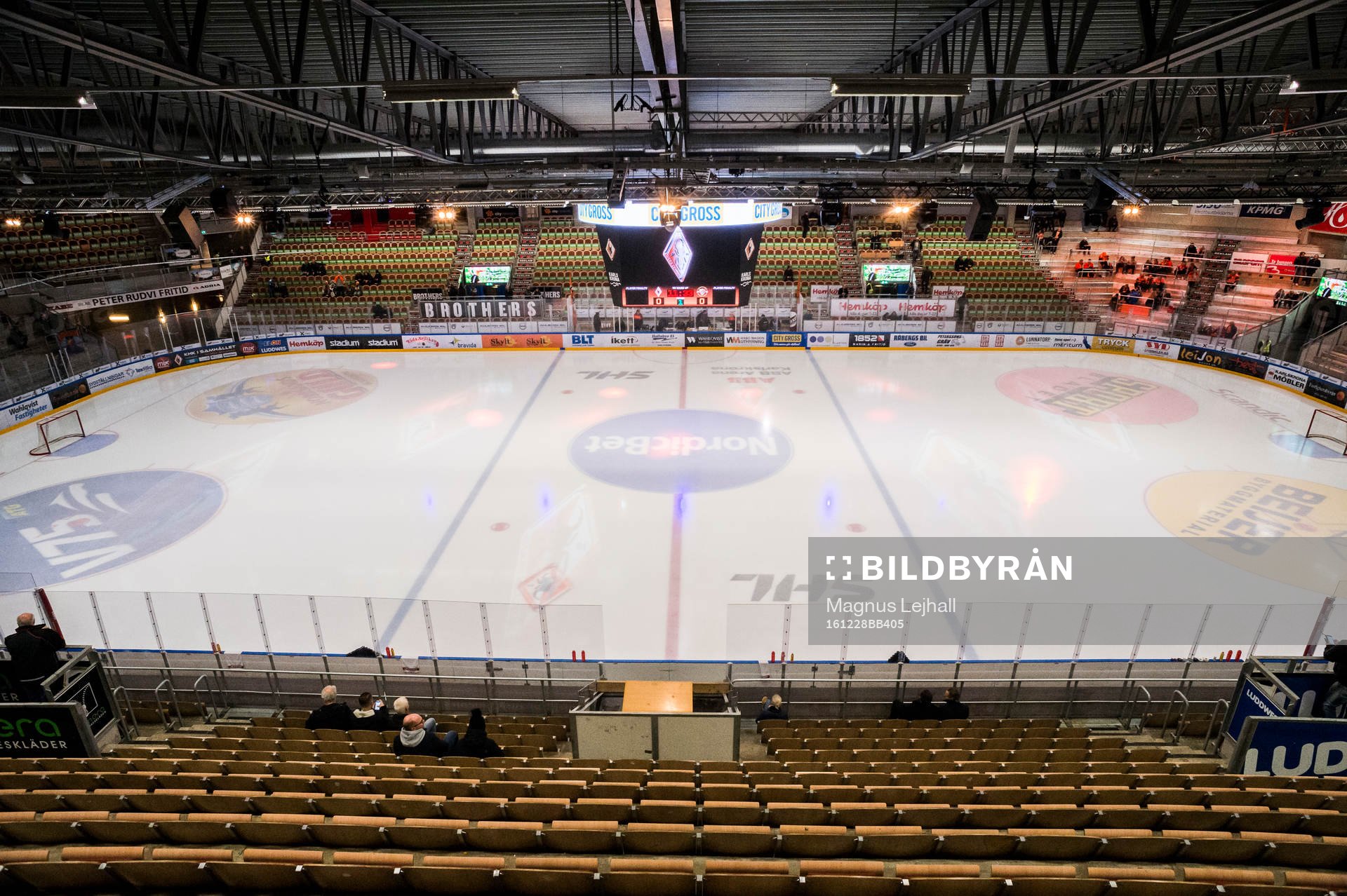 ABB Arena Rosenholm innan ishockeymatchen i SHL mellan