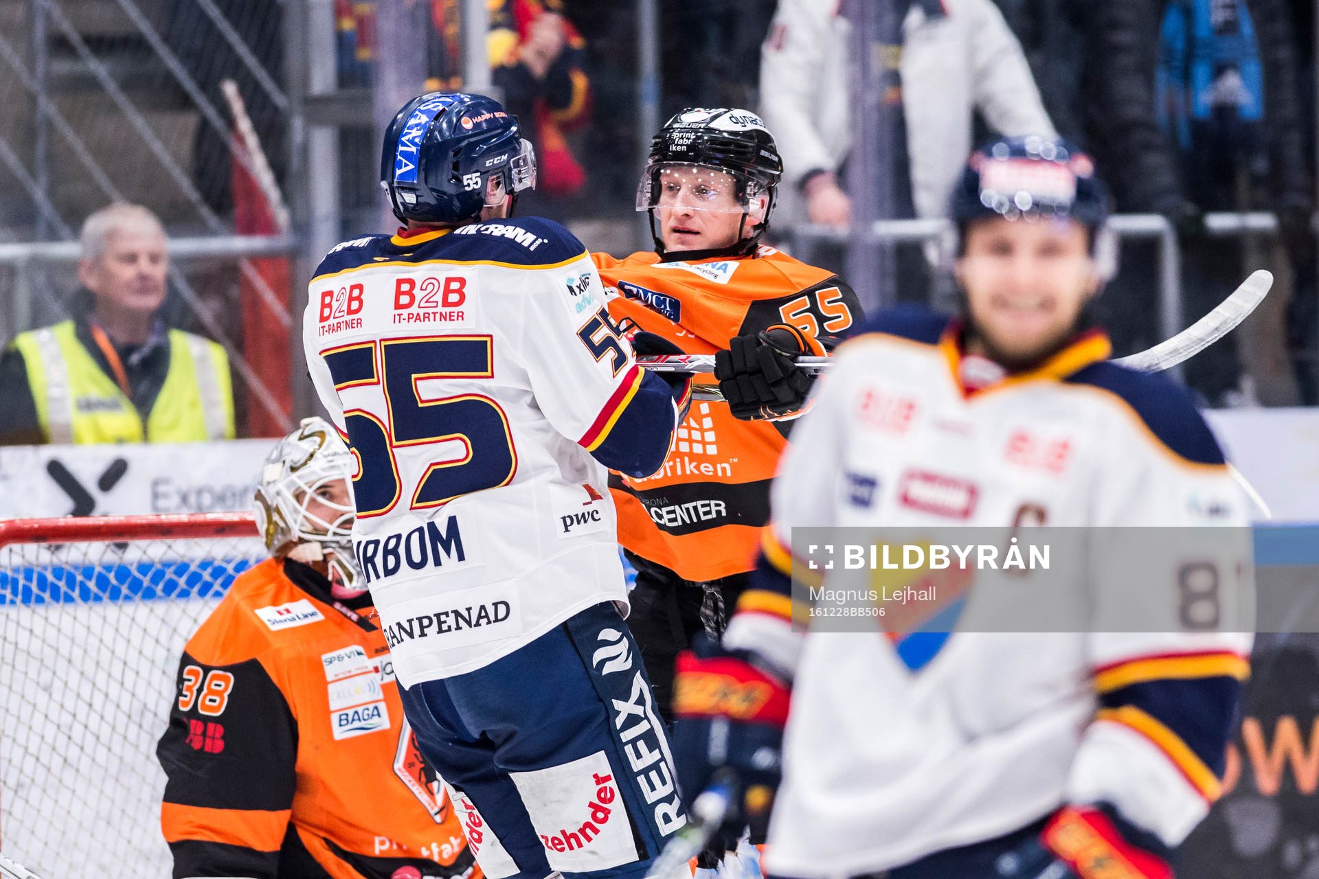 Djurgårdens Alexander Urbom och Karlskronas David Printz i