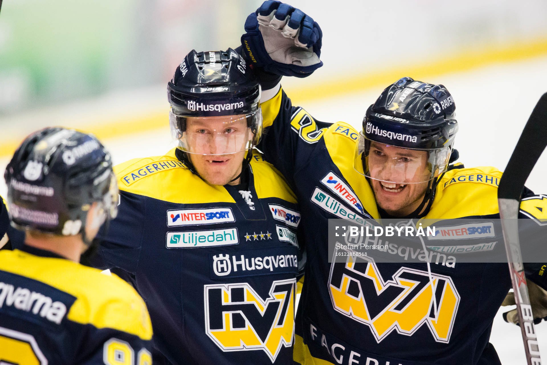 s Ted Brithén, Oscar Sundh och Dylan Reese jublar