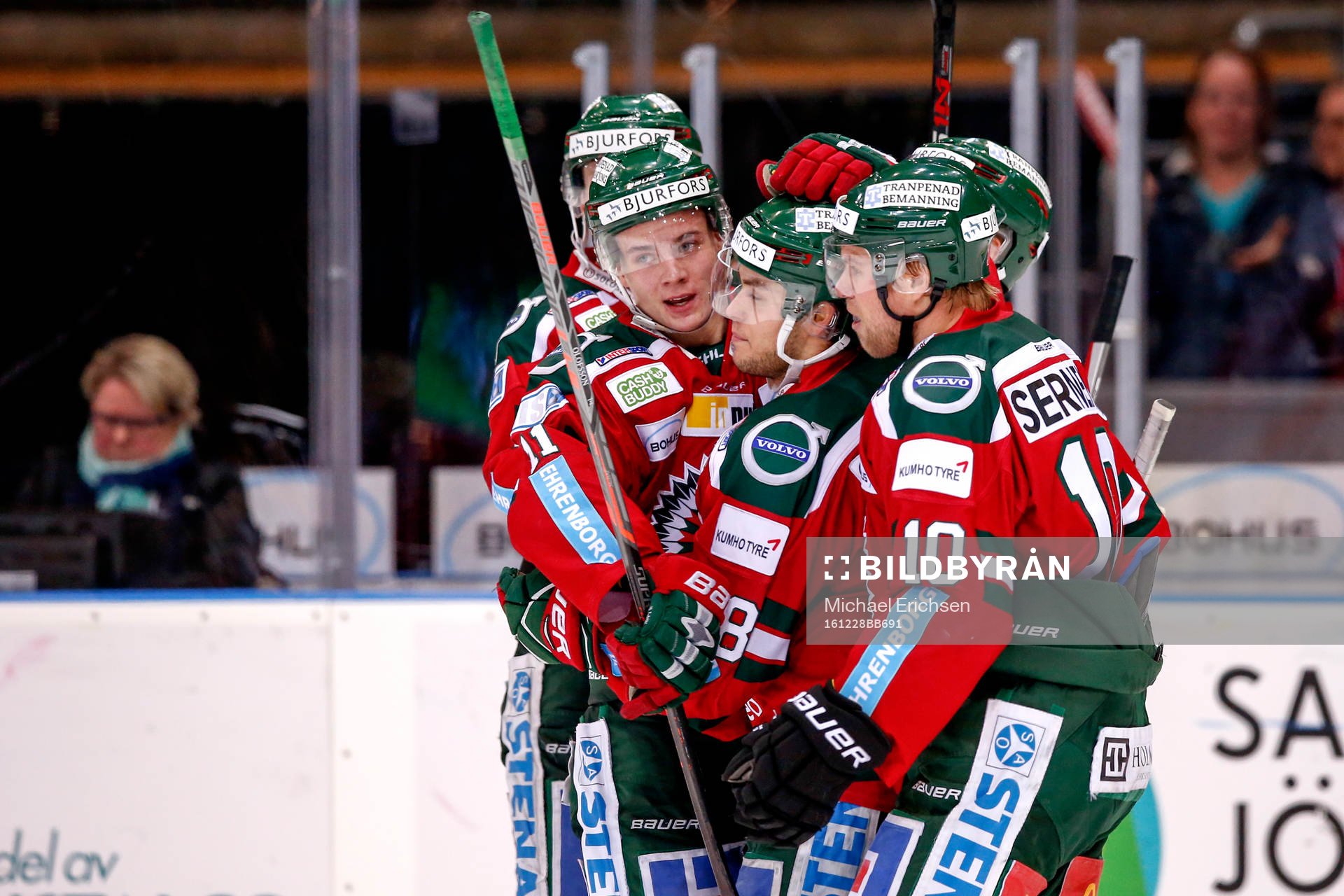 Frölundas Mattias Nörstebö jublar med lagkamrater