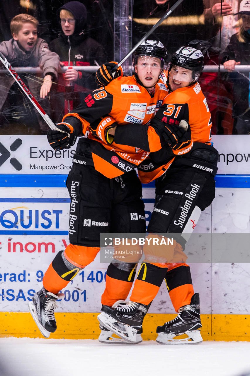 Karlskronas Emil Lundberg och Marcus Paulsson jublar