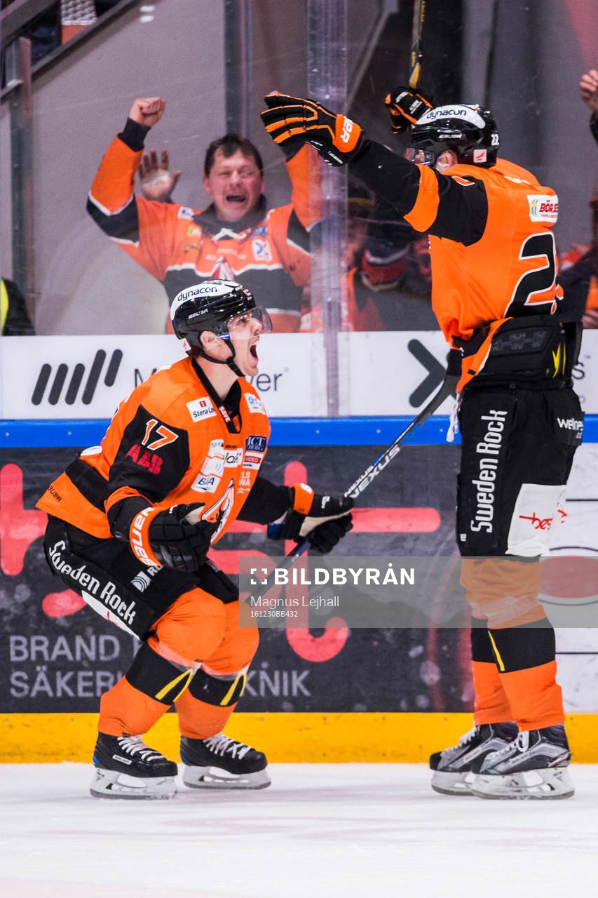 Karlskronas Joel Kellman  och Alexander Bergström jublar