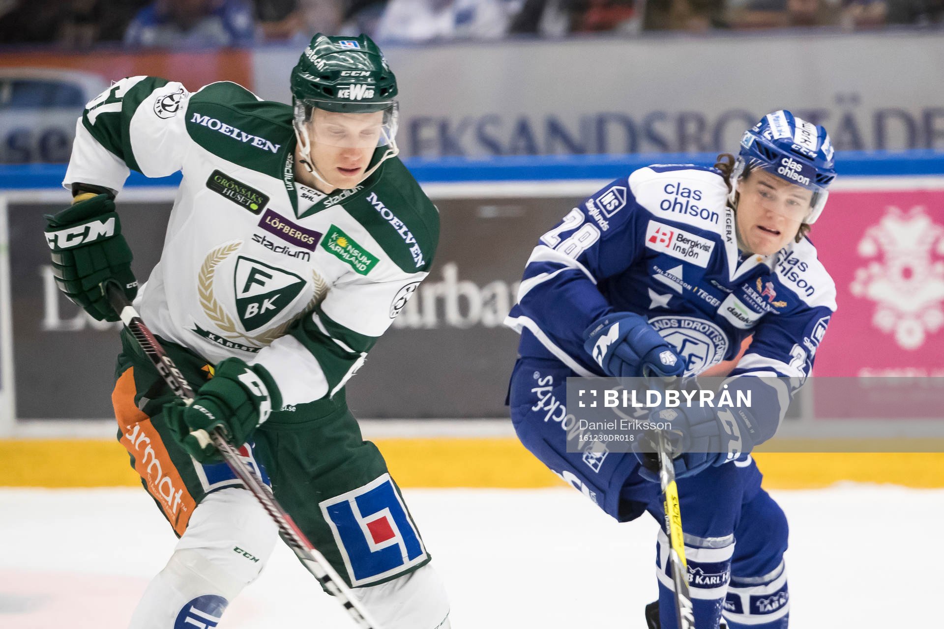 Leksands William Wikman och Färjestads Johan Ryno  i
