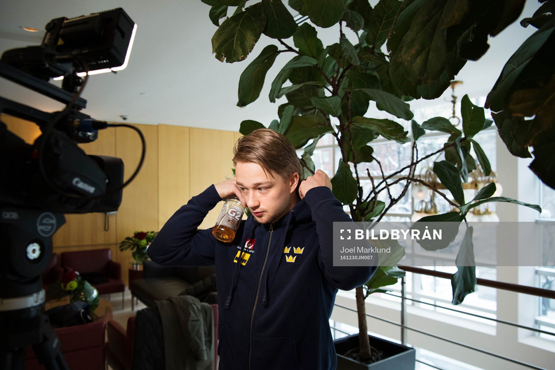 Rasmus Asplund på Sveriges ishockeylandslags pressträff