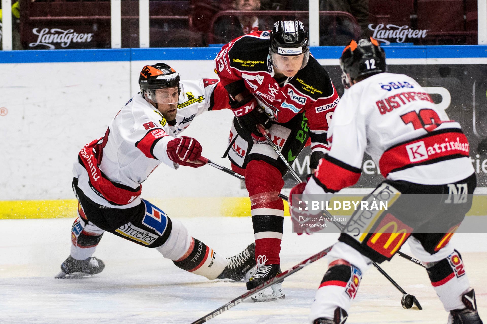 Malmö Redhawks Fredrik Händemark och Örebros Nicklas
