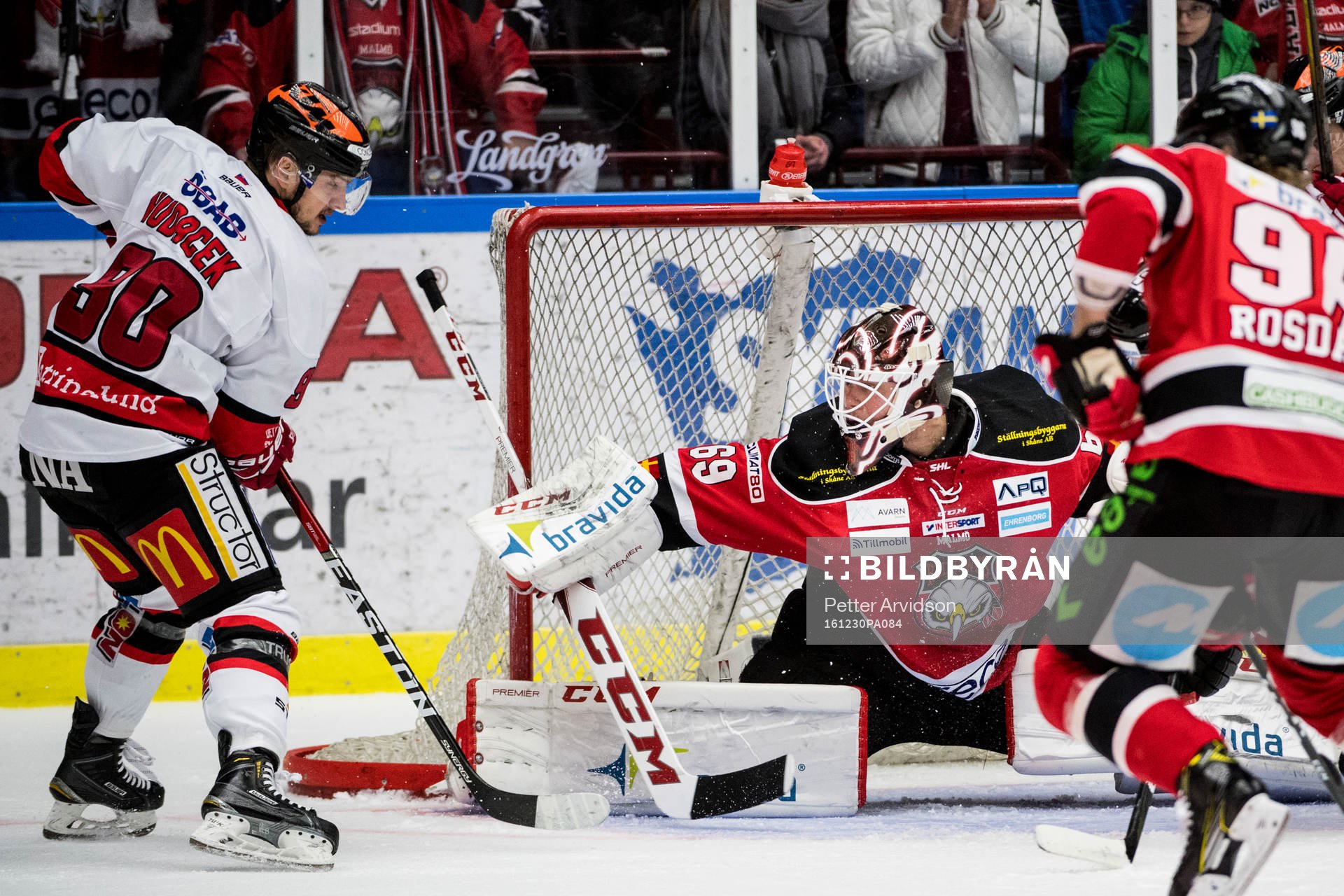 Malmö Redhawks målvakt Oscar Alsenfelt gör en räddning