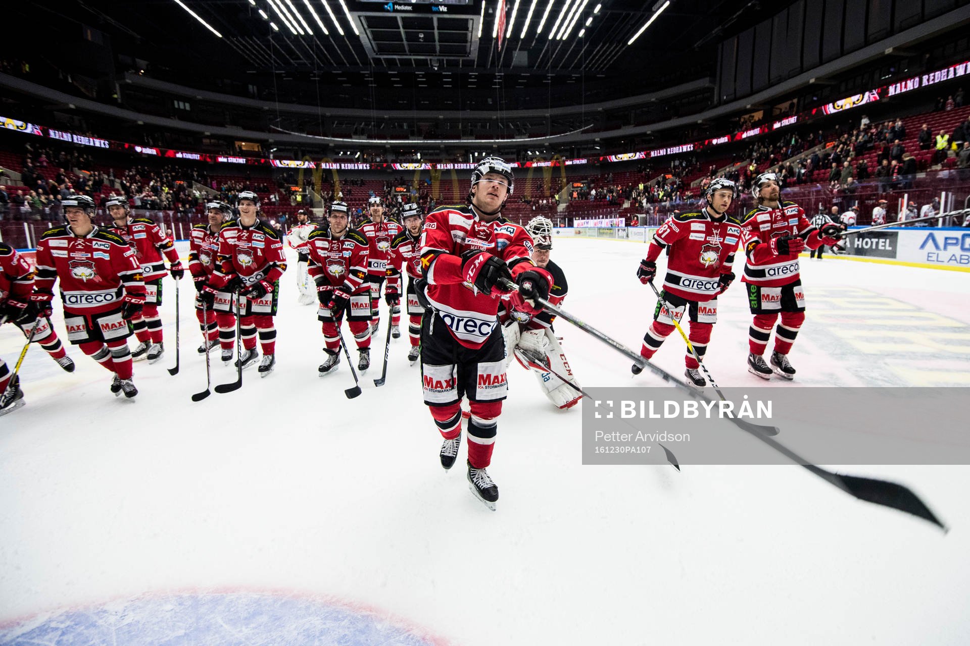 Malmö Redhawks spelare med Nicklas Jadeland (m) jublar