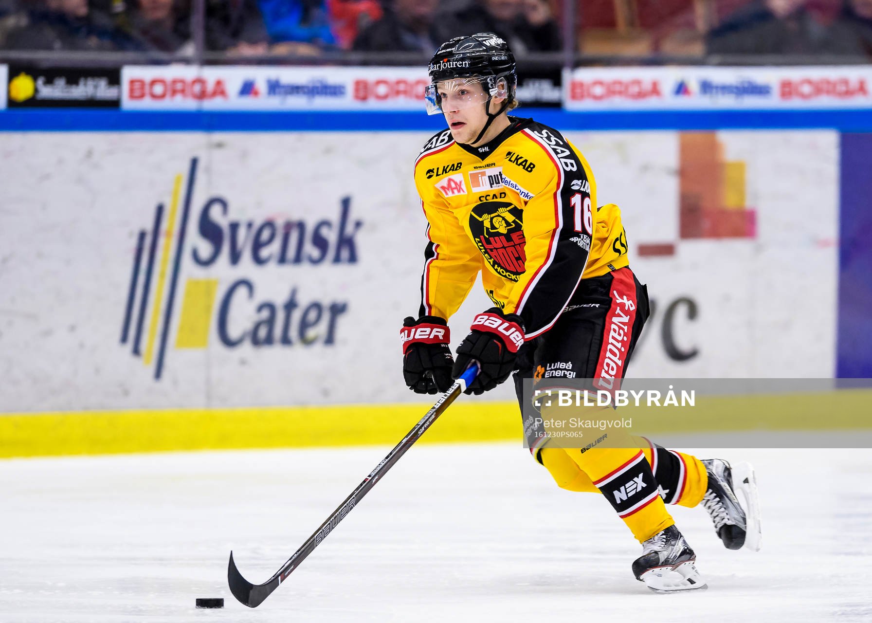 Luleås Einar Emanuelsson med pucken