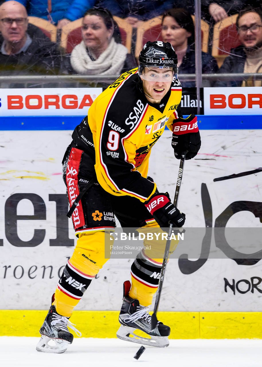 Luleås Johan Forsberg med pucken