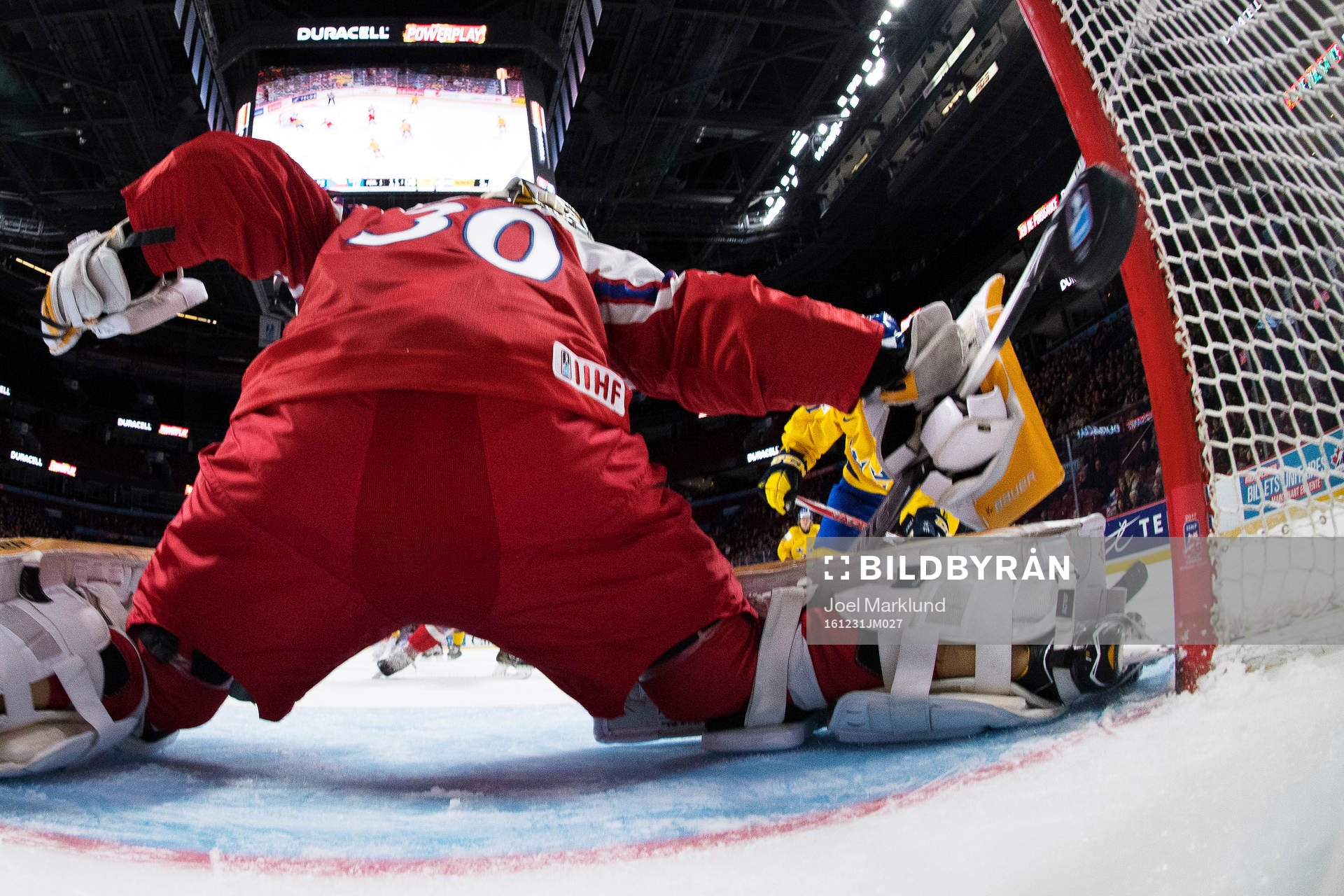 Tjeckiens målvakt Daniel Vladar släpper in 2-0 från