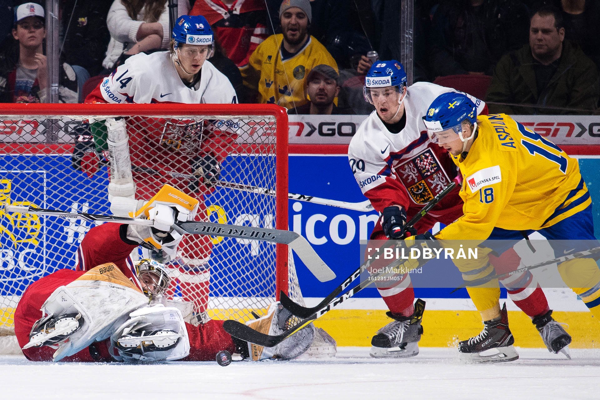 Tjeckiens målvakt Daniel Vladar, Filip Chlapik och Filip