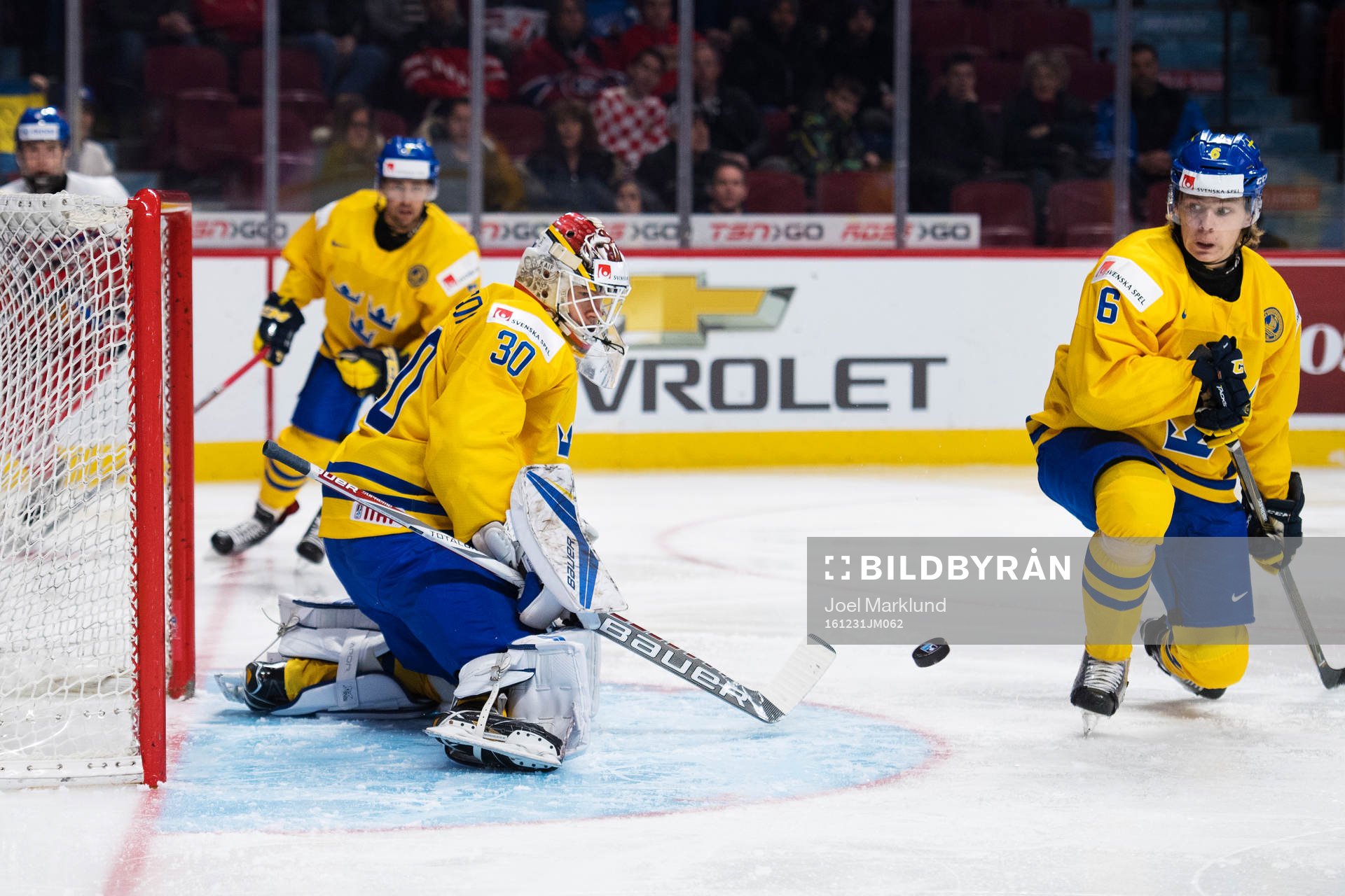 Sveriges målvakt Filip Gustavsson och Kristoffer Gunnarsson