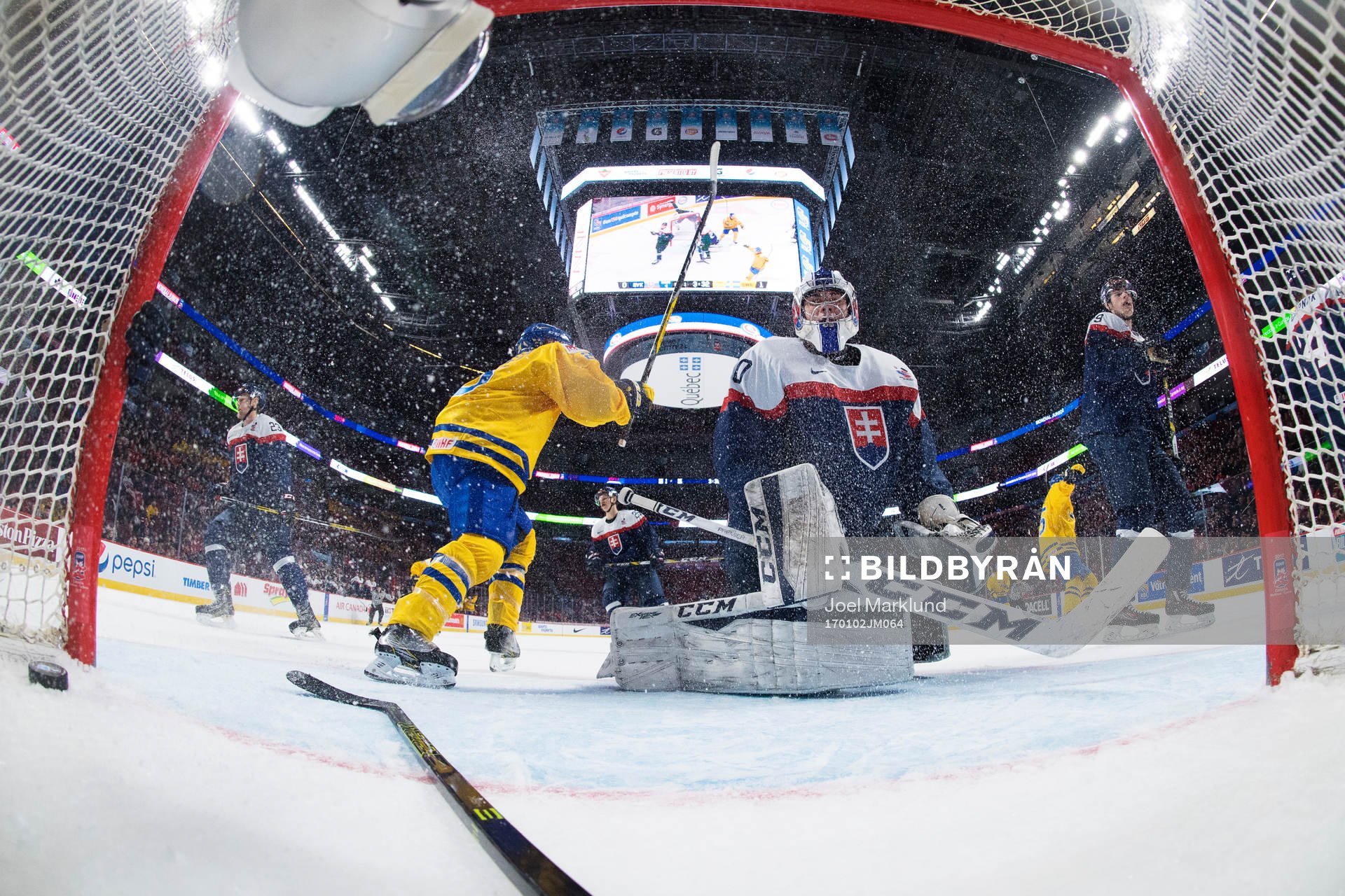 Sveriges Andreas Wingerli reagerar när 2-0-pucken från