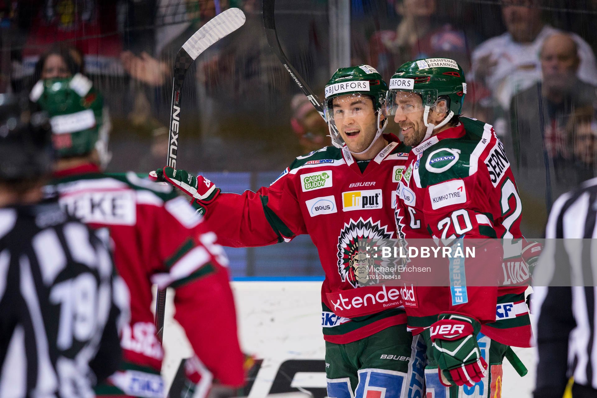 Frölundas Casey Wellman jublar ihop med Joel Lundqvist