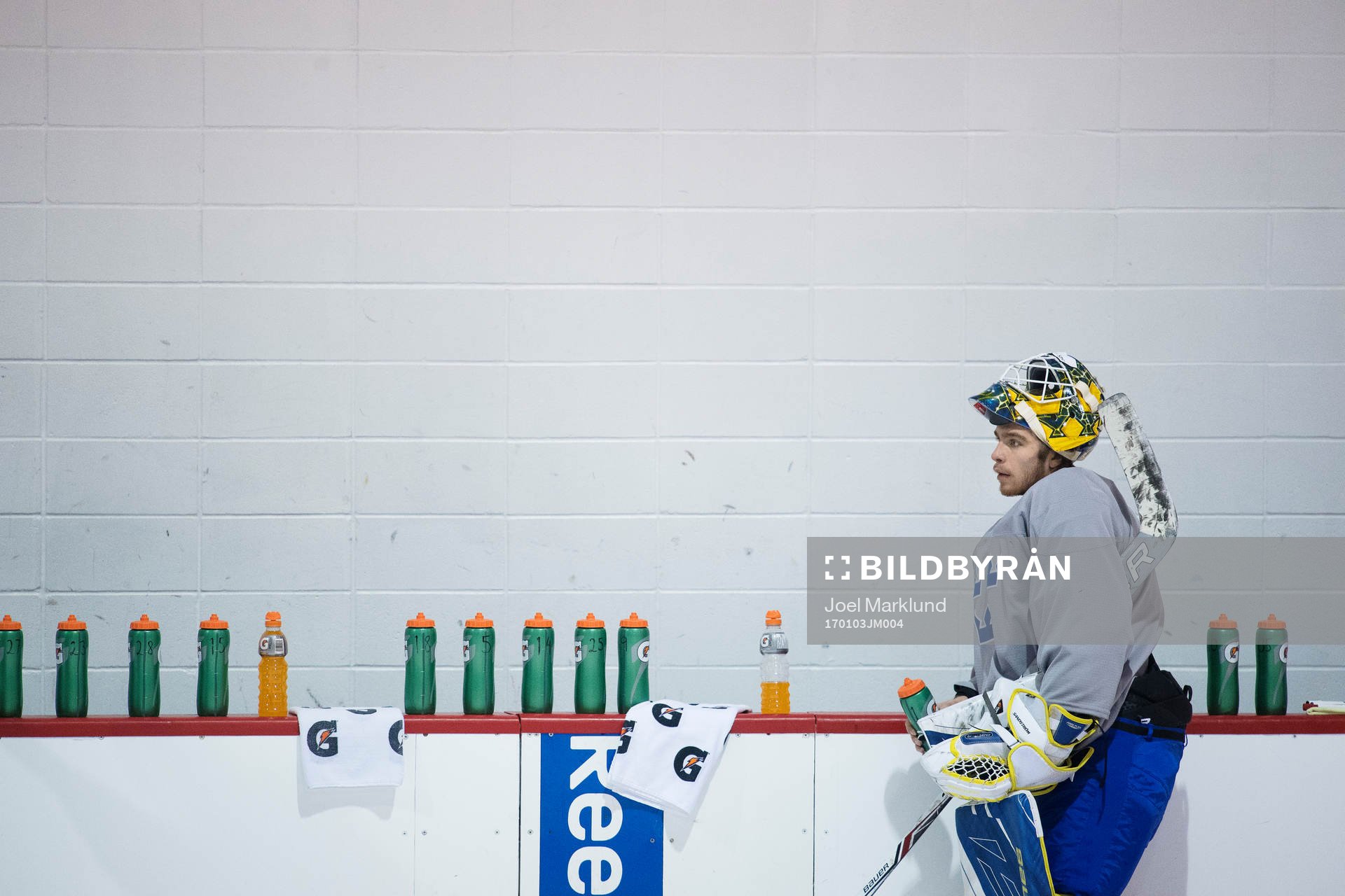 Målvakten Felix Sandström på Sveriges ishockeylandslags