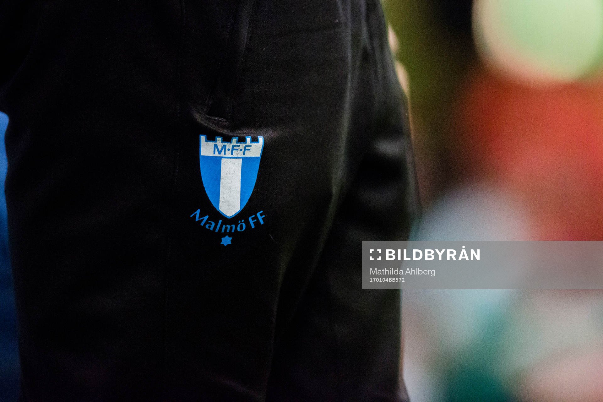 Malmö FFs logga på byxor