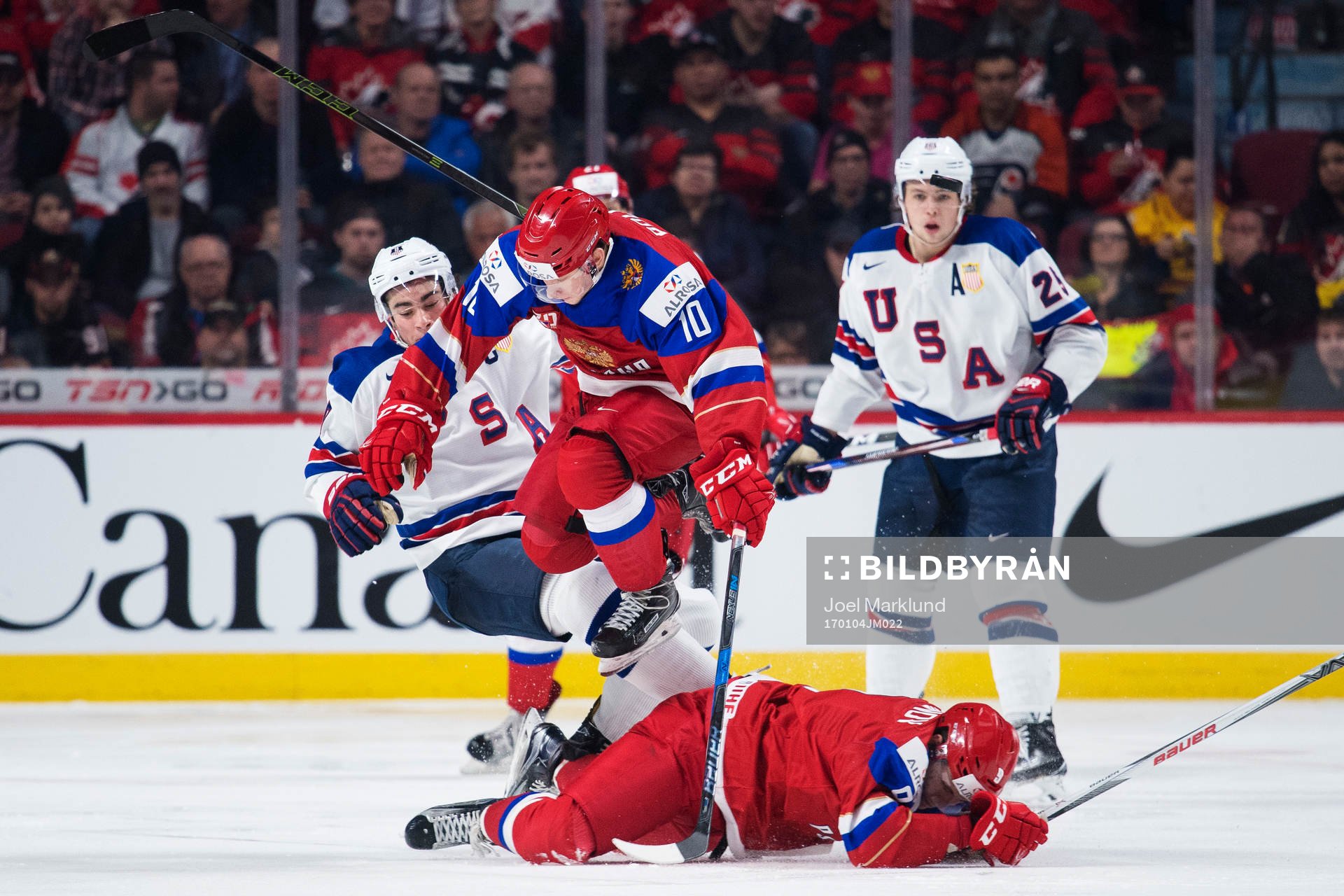 s Luke Kunin utmanas av Rysslands Alexander Polunin och