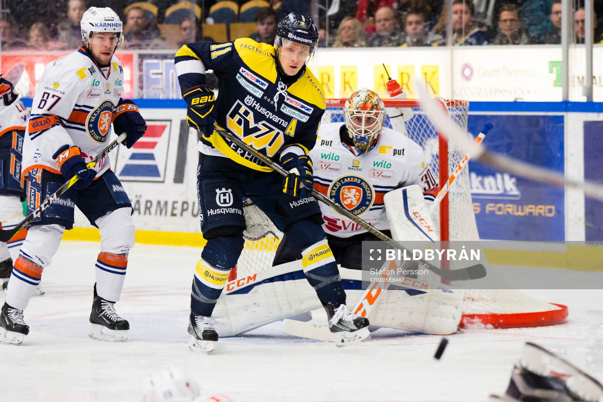 s Simon Önerud framför Växjös målvakt Joacim Eriksson