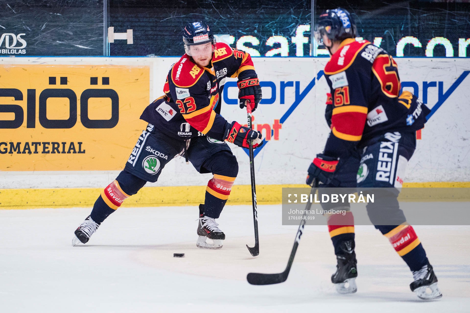 Djurgårdens Linus Hultström med en pass från Markus