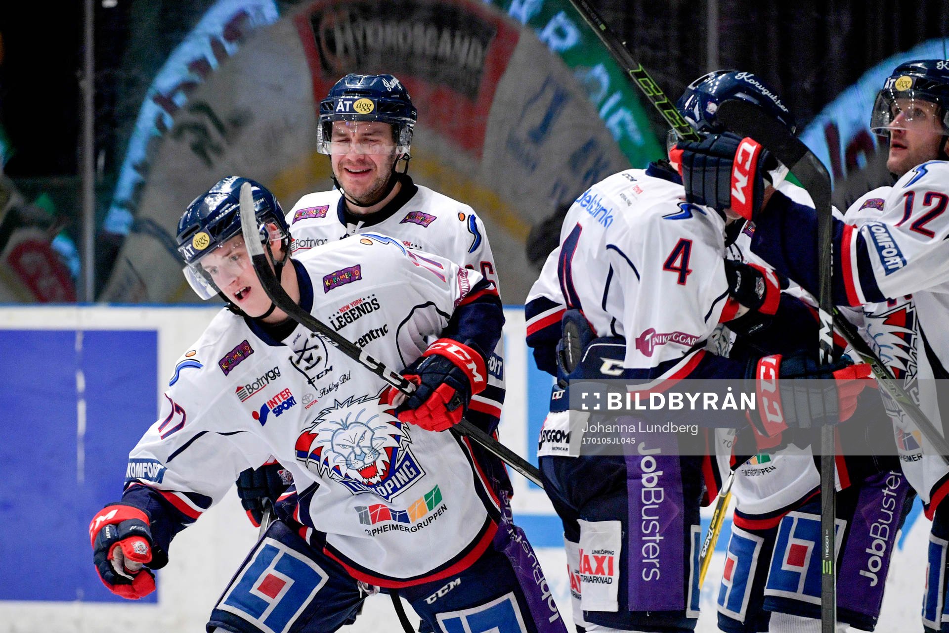 Linköpings Henrik Törnqvist jublar med lagkamrater