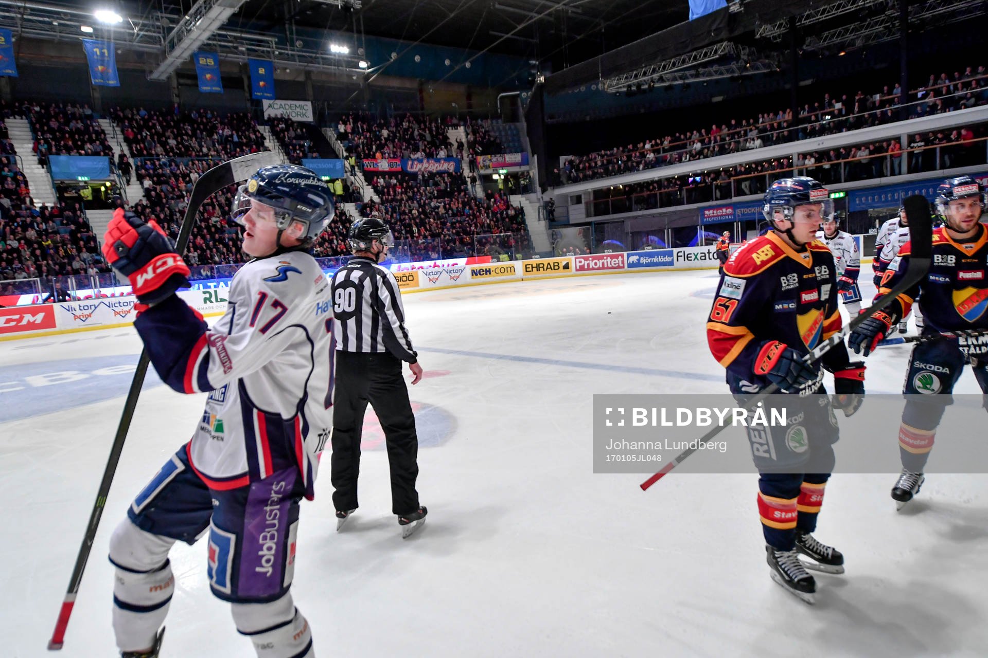 Linköpings Henrik Törnqvist jublar och Djurgårdens