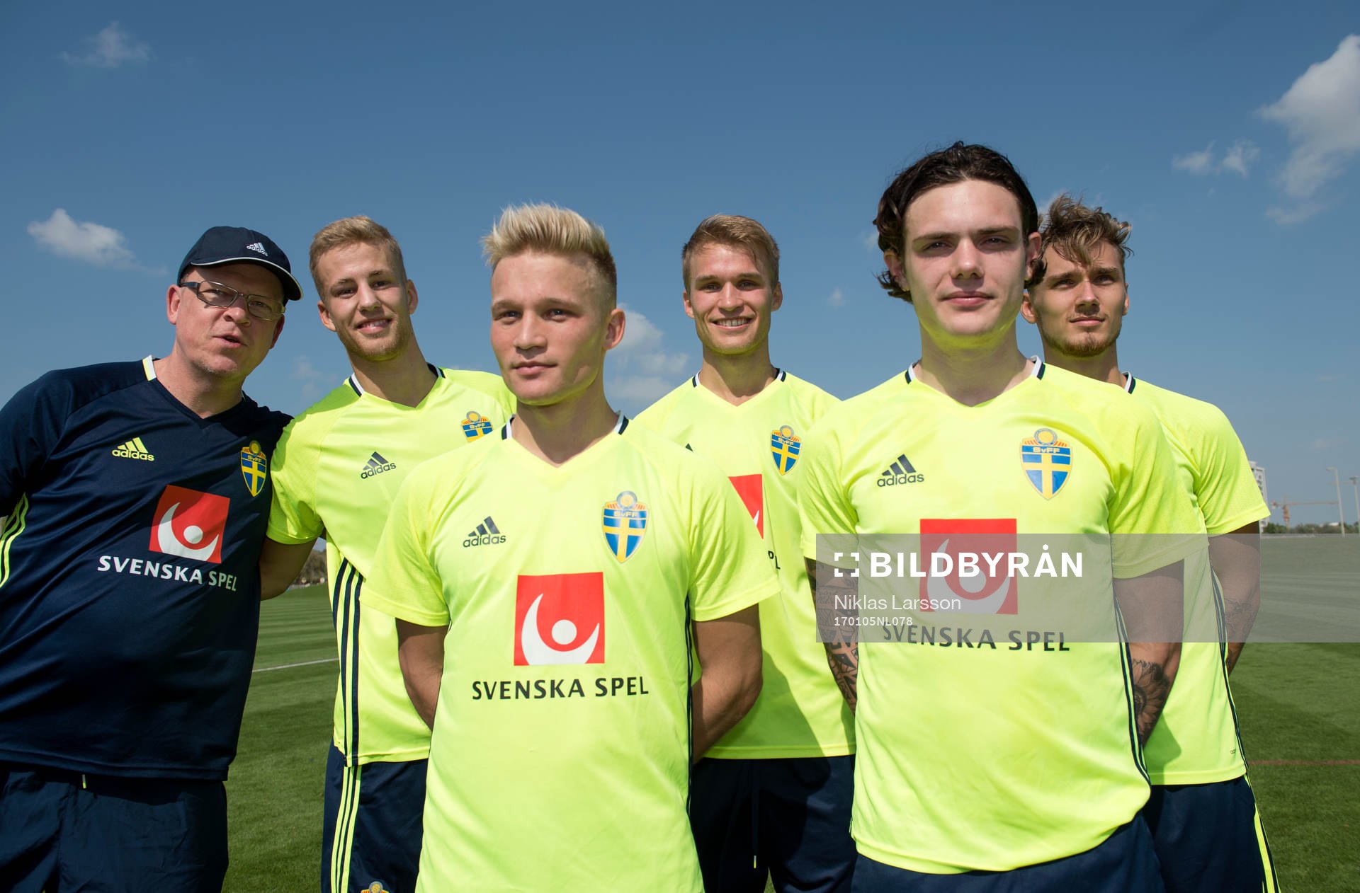Sveriges och Norrköpings Filip Dagerstål, Niklas Bärkroth, Sebastian Andersson, David Moberg-Karlsson och Linus Wahlqvist samt förbundskapten Janne Andersson på ett hörn, under en träning på det svenska fotbollslandslagets januariturné, den 5 januari 2017 i Abu Dhabi.