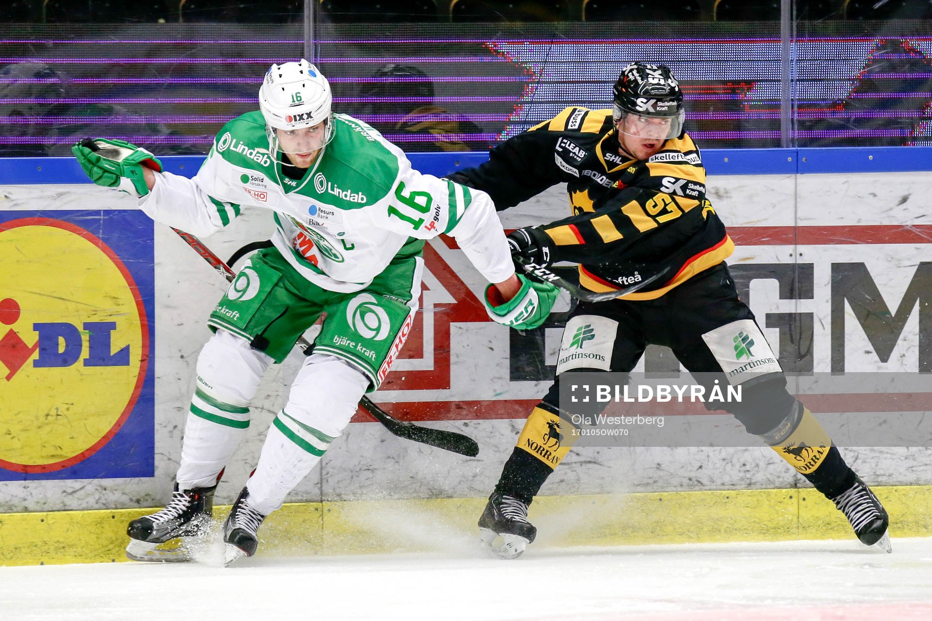 Rögles Christopher Liljewall och Skellefteås Emil Djuse