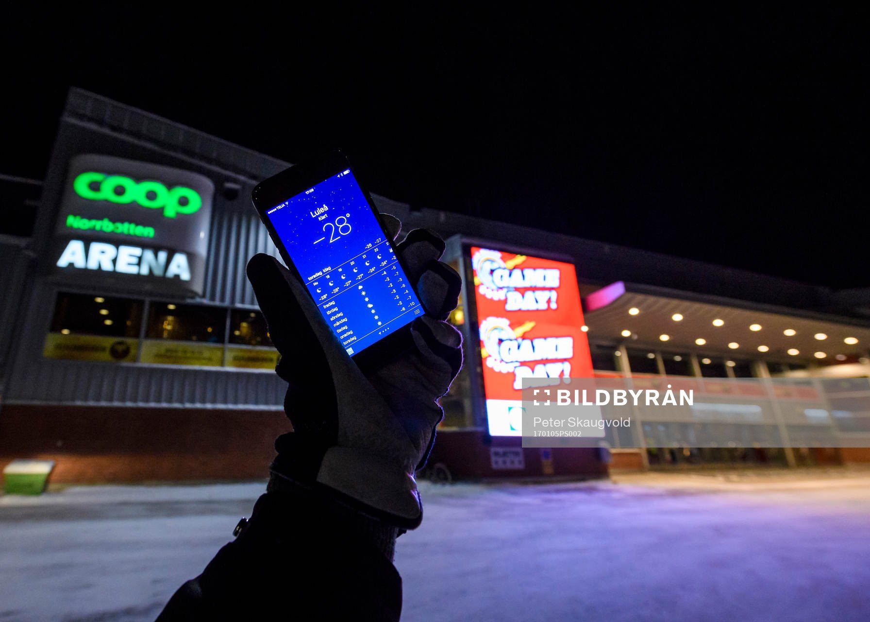 Termometern visar -28 utanför Coop Norrbotten Arena