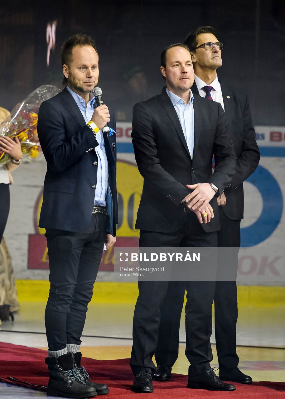 Roger Åkerström hyllas med en tröjceremoni