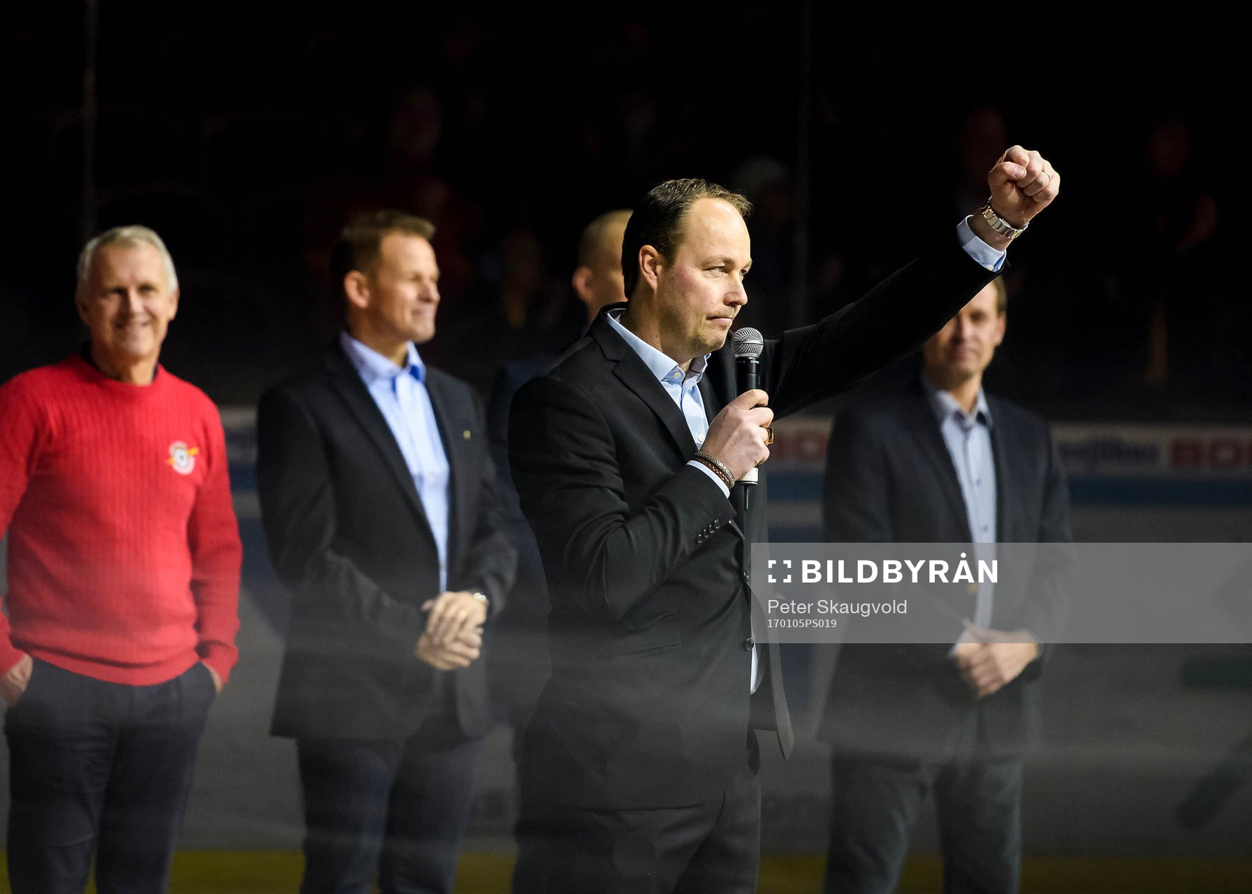 Roger Åkerström hyllas med en tröjceremoni