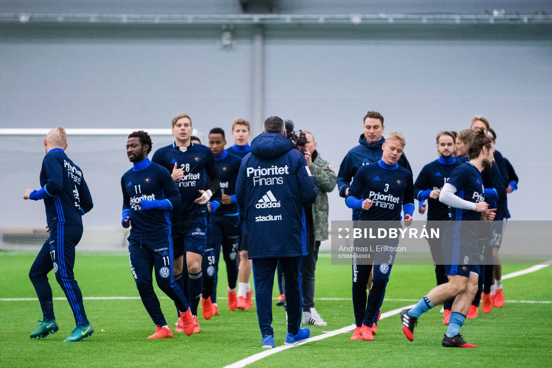 Djurgårdens spelare värmer upp